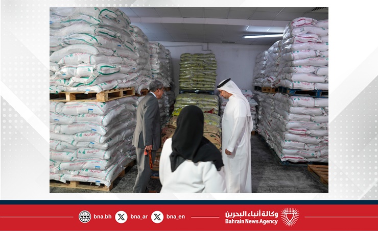 وزير الصناعة والتجارة يقوم بزيارات تفقدية ويلتقي التجار لمتابعة توافر السلع واستقرار الأسعار في ظل المستجدات الراهنة